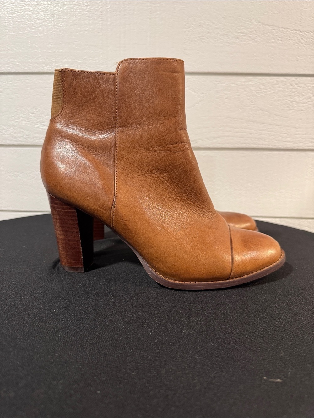 CLARKS Women's Tan Leather Ankle Bootie- Classic High Heel- 7.5 Women’s
